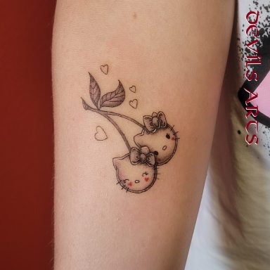 Hello Kitty Kirschen Tattoo